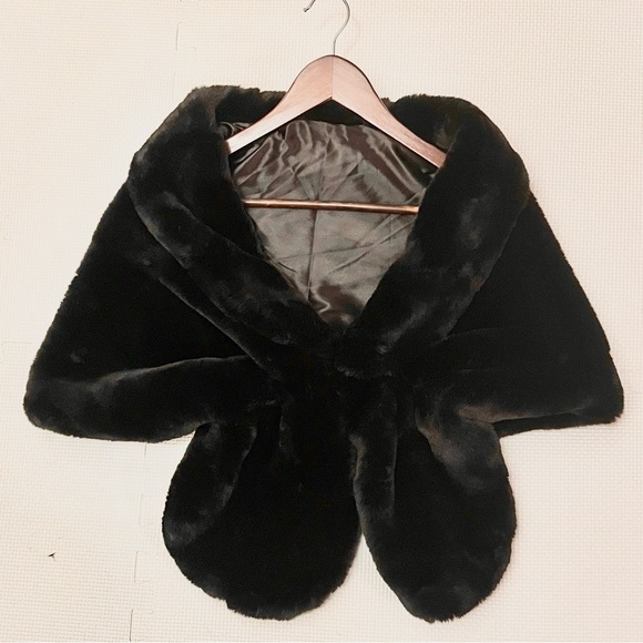 Black Faux Fur Shawl Wrap Evening Stole Clip Closure - Picture 5 of 11